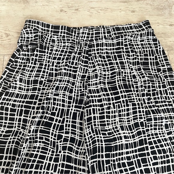 EUC! Stretchy Wide Leg Jessica London 18/20 Black and White Patterned Pants - Picture 2 of 9